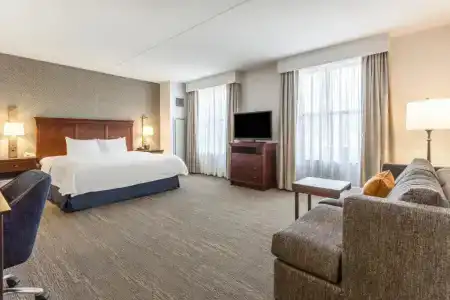 Hampton Inn and Suites Downtown - 87