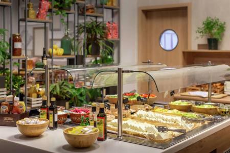 Hilton Garden Inn Bucharest - 11