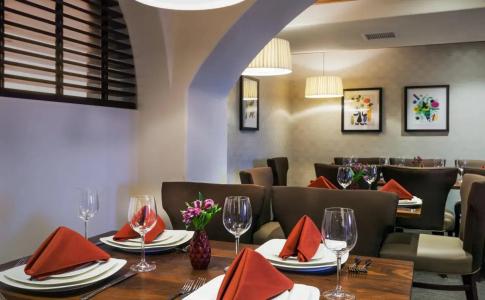 Triada, Autograph Collection - 19