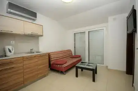 Anita - 16