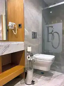 Bella - 32