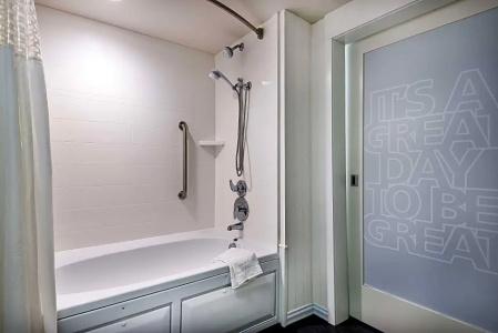 Hampton Inn - Suites-Civic Center - 45