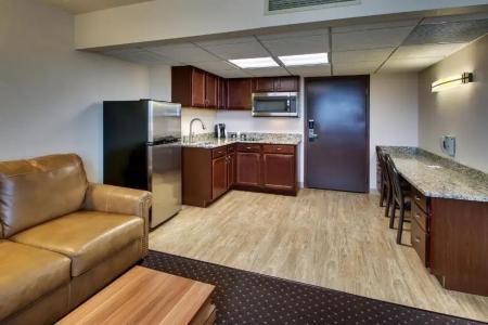 EverSpring Inn & Suites - 64