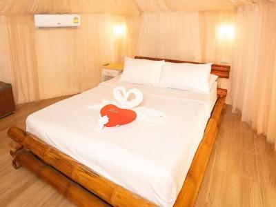 Paree Hut - 28