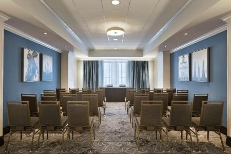 Hilton New Orleans / St. Charles Avenue - 34