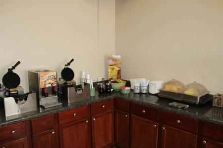 AmericInn by Wyndham North - 10