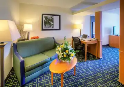 Fairfield Inn & Suites - 4