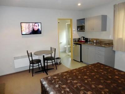 Bealey Avenue - 76