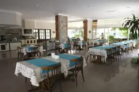 Riviera Apart - 25