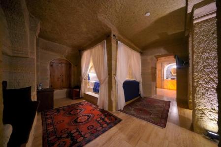 Holiday Cave - 4