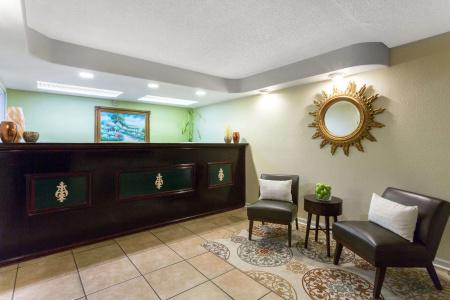 Howard Johnson by Wyndham - 1