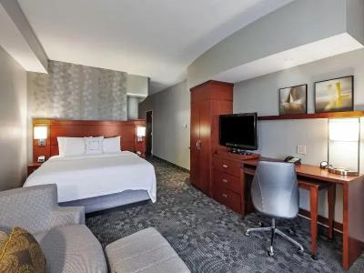 Courtyard by Marriott Woodland Hills - 34