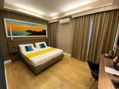 7th Floor Suite - 121