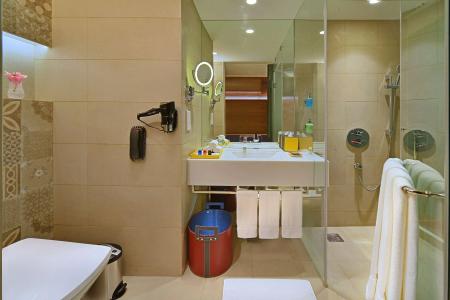 Radisson Bengaluru City Center - 13
