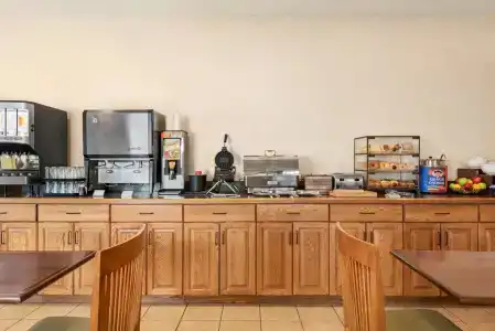 Country Inn & Suites by Radisson, North, IL - 17