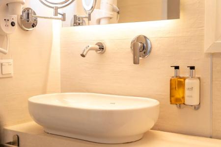 Mirablue Luxury Residences - 331