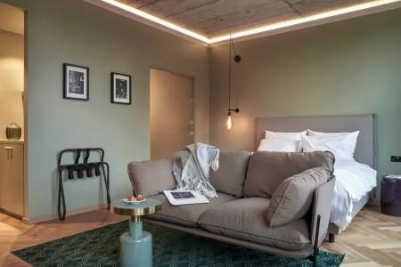 Gekko House Frankfurt, a Tribute Portfolio - 123