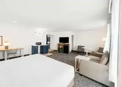 Barrington & Suites - 40