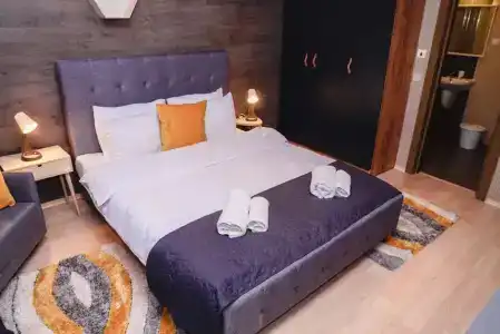 Boutique Entry e - 79