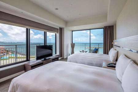Hilton Okinawa Chatan Resort - 3