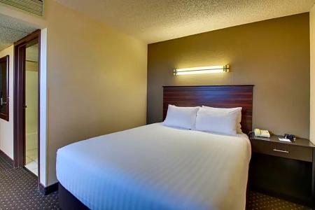 EverSpring Inn & Suites - 27