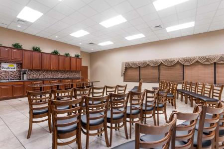 Days Inn & Suites by Wyndham - 15