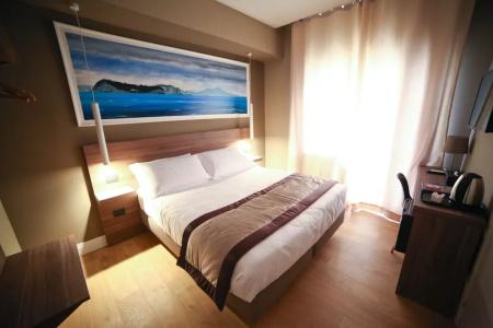 7th Floor Suite - 83