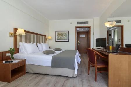 Best Western Plus Plaza - 81