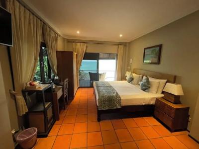 Beyond The Blue Horizon Boutique Bungalows - 60