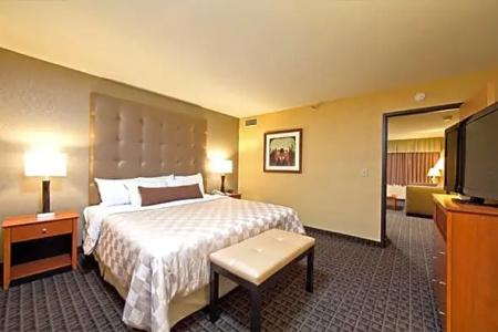 Best Western Plus Thunderbird Suites - 99