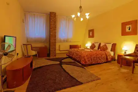 Enjoy Inn - 1
