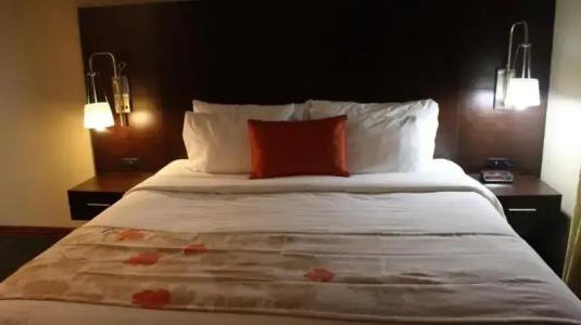 Hawthorn Suites East - 88