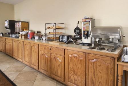 Country Inn & Suites by Radisson, West, KS - 28