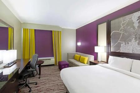 DoubleTree by Hilton Historic Savannah - 82
