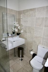Mariners Court - 10