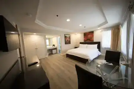 Wilshire Crest - 16
