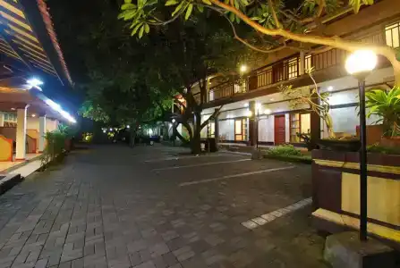 Yulia Beach Inn Kuta - 35