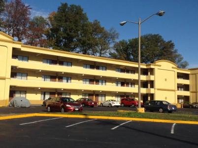 Diamond Inn & Suites - 4