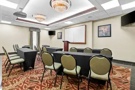 Quality Inn Airport - Cruise Port - 18