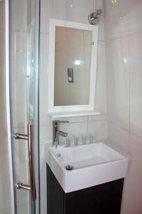 Earls Court Garden - 54