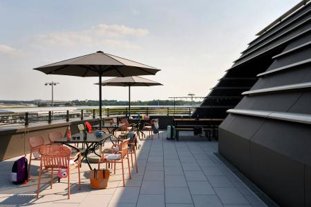 Moxy Cologne Bonn Airport - 35