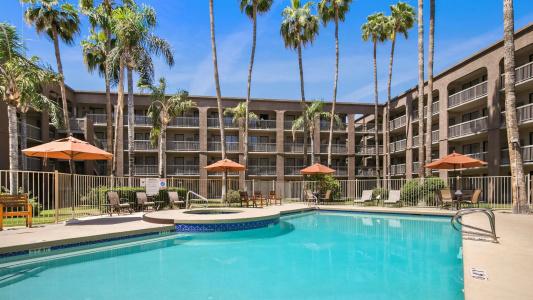 Best Western Plus Thunderbird Suites - 13