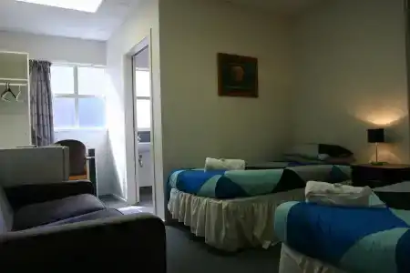 Backpackers Central - 5