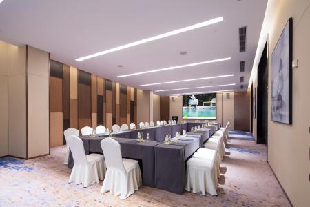Golden Tulip Shanghai Rainbow - 43