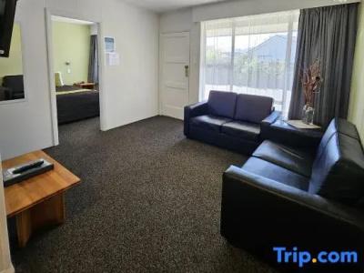 Scenicland Motels - 66