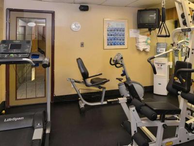 Econo Lodge Village - 20