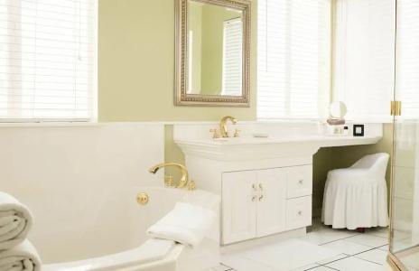 1801 First Luxury Inn - 31