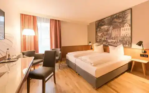 Bayerischer Hof - 25