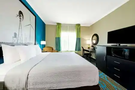 Super 8 by Wyndham San Antonio/Alamodome Area - 26