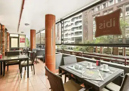 ibis World Square - 18